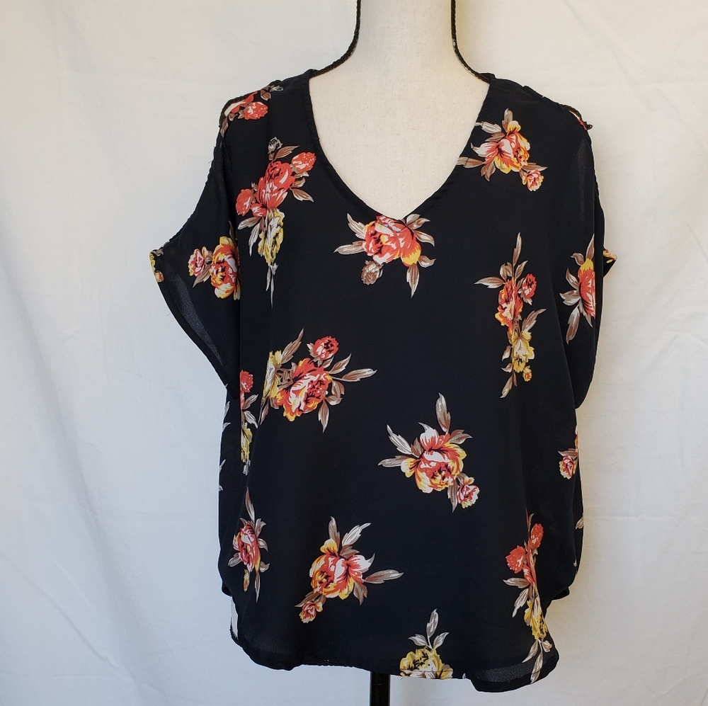 Live 4 Truth Floral Blouse - Picture 1 of 5
